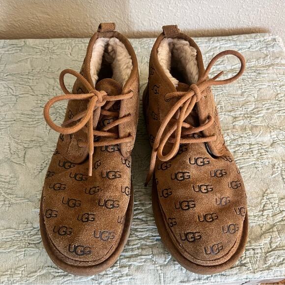 Ugg Nuemel Embossed Chukka Boot Chestnut Brown All Over Logo Womens Size 8 - Picture 3 of 11